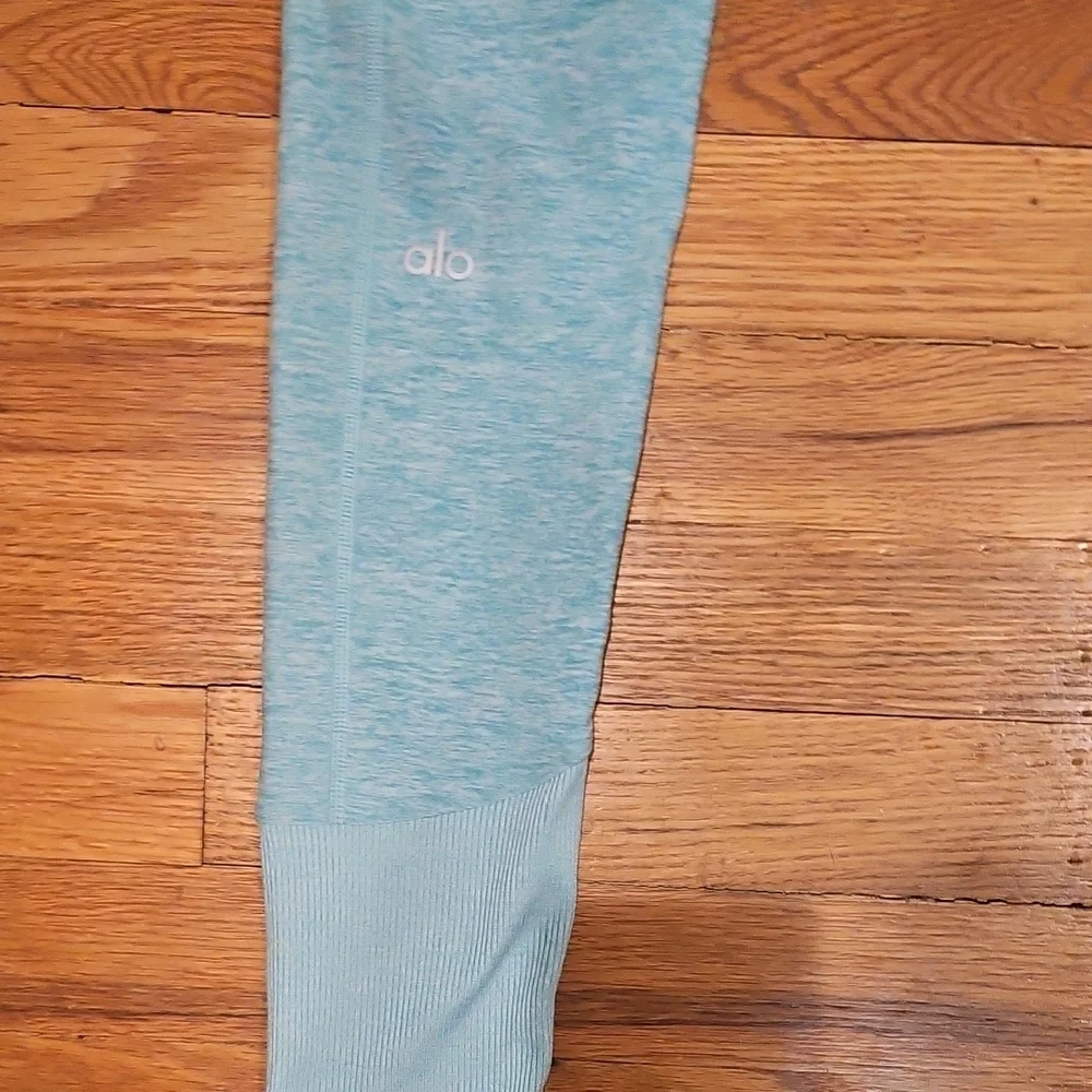ALO Yoga Women's Sky Blue Leggings - Picture 5 of 6